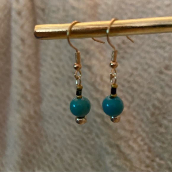Blue beaded dangle earrings with gold wires - Picture 3 of 3